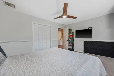 15 Lillian Place Farmingdale NY 11735