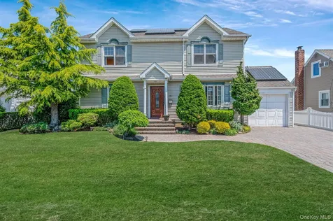 15 Lillian Place Farmingdale NY 11735