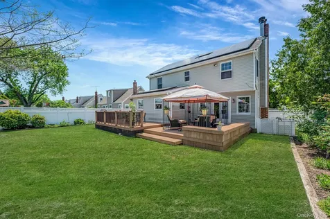 15 Lillian Place Farmingdale NY 11735
