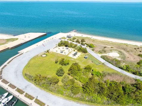 95 Tyrone Drive East Hampton NY 11937