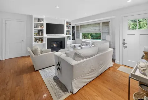 95 Tyrone Drive East Hampton NY 11937
