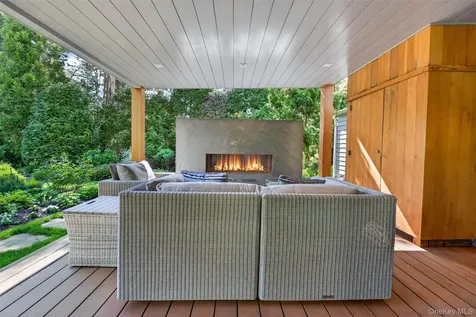 95 Tyrone Drive East Hampton NY 11937