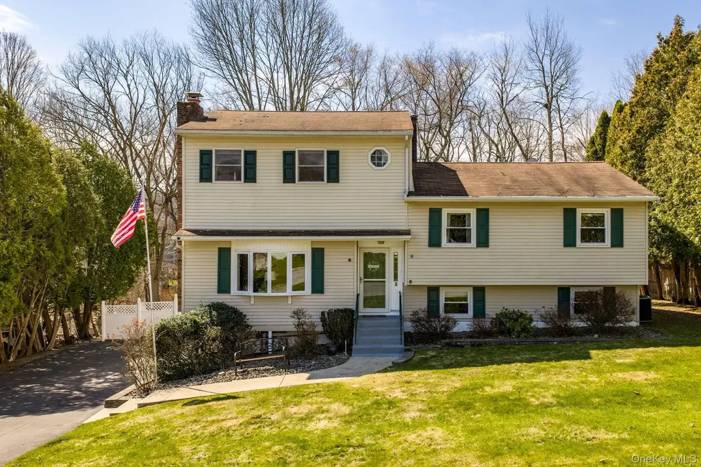 3 Puritan Lane Blooming Grove NY 10992