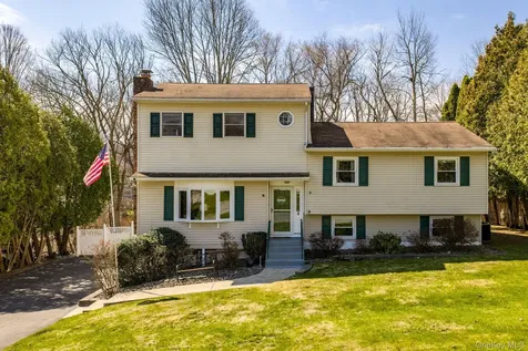 3 Puritan Lane Blooming Grove NY 10992