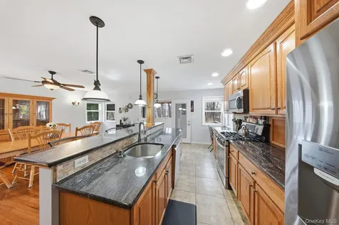 3 Puritan Lane Blooming Grove NY 10992