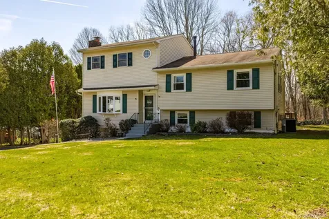 3 Puritan Lane Blooming Grove NY 10992