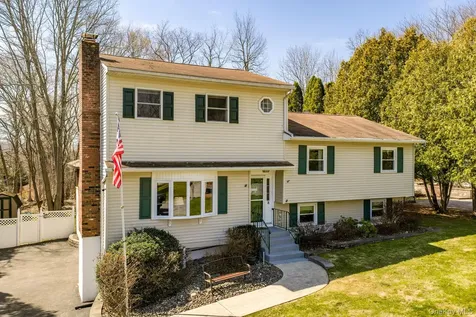3 Puritan Lane Blooming Grove NY 10992