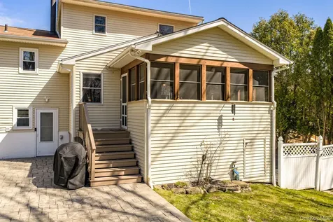 3 Puritan Lane Blooming Grove NY 10992
