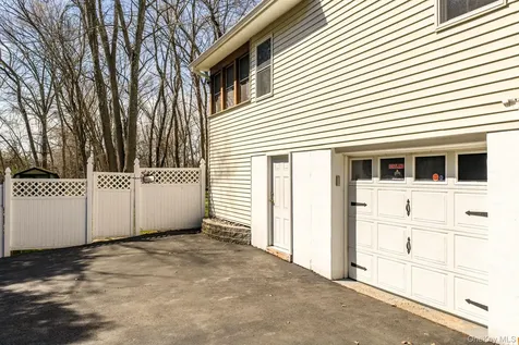 3 Puritan Lane Blooming Grove NY 10992