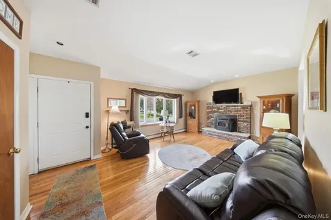 3 Puritan Lane Blooming Grove NY 10992