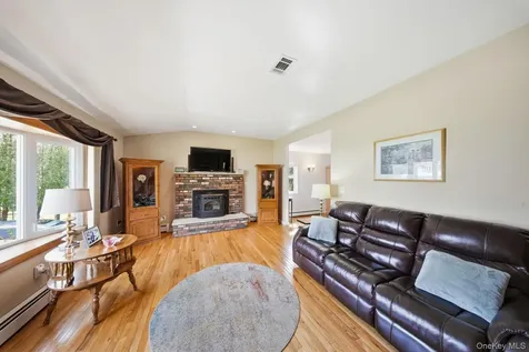 3 Puritan Lane Blooming Grove NY 10992