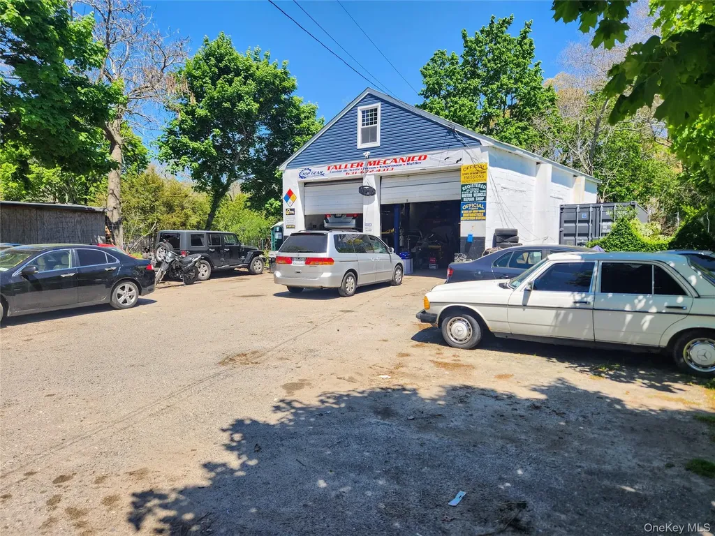90, 90a, 92, 94 Old Quogue Road Riverhead NY 11901