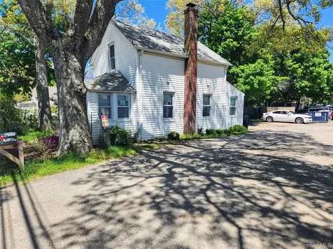 90, 90a, 92, 94 Old Quogue Road Riverhead NY 11901