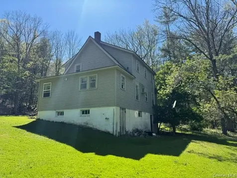 182 Bee Hollow Road Shohola PA 18458