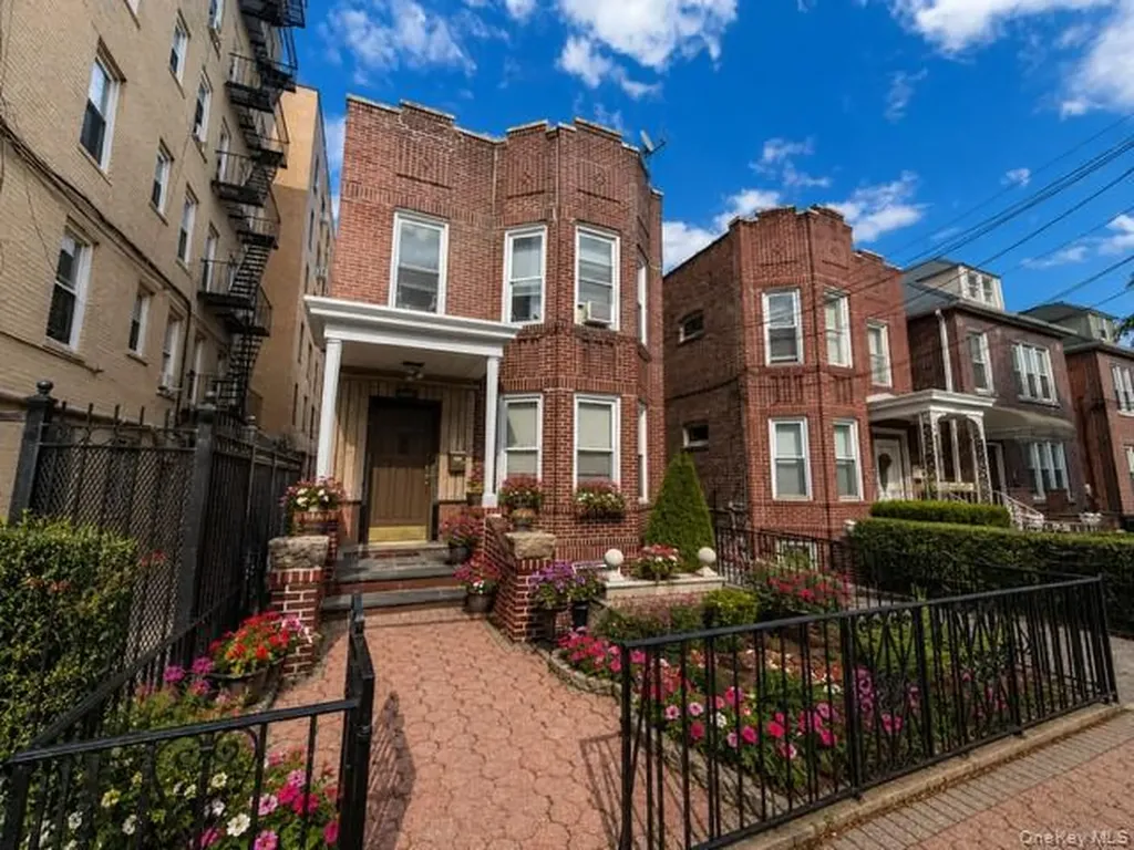 1752 Mahan Avenue Bronx NY 10461