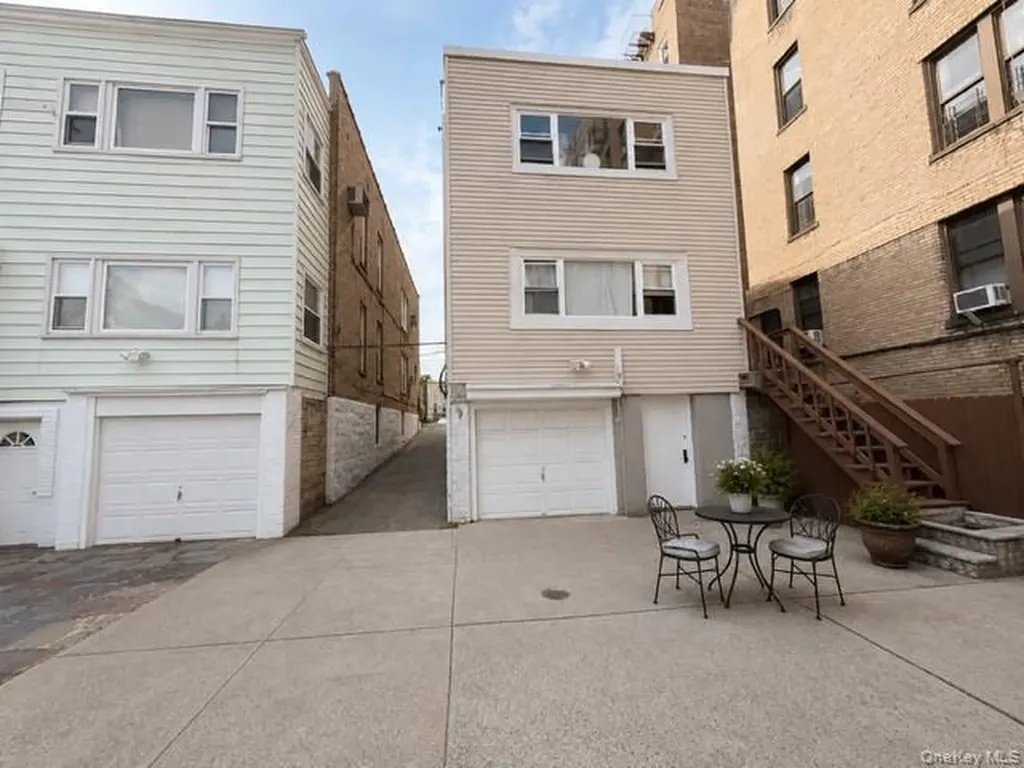 1752 Mahan Avenue Bronx NY 10461