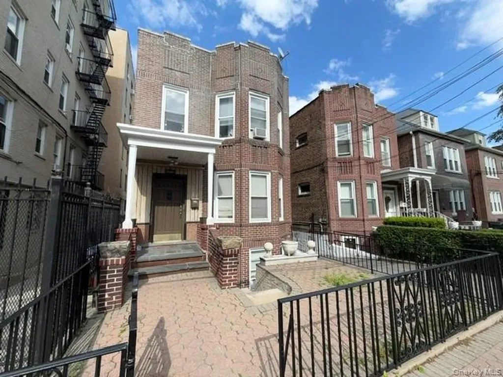 1752 Mahan Avenue Bronx NY 10461