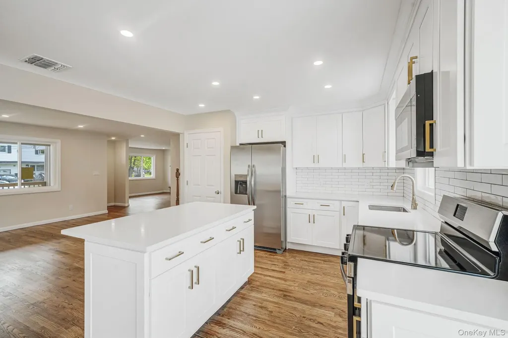 5 Cheryl Lane North Babylon NY 11703