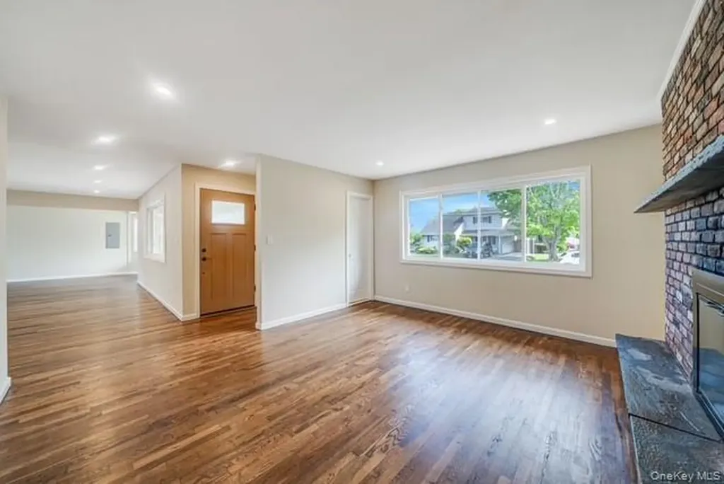 5 Cheryl Lane North Babylon NY 11703