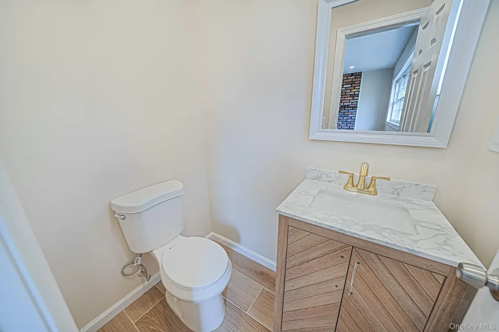 5 Cheryl Lane North Babylon NY 11703
