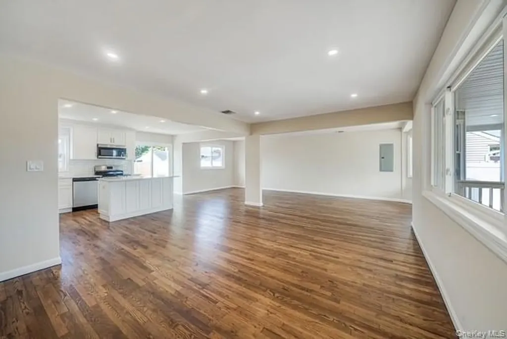 5 Cheryl Lane North Babylon NY 11703