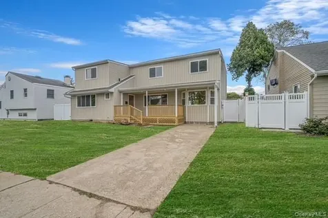 5 Cheryl Lane North Babylon NY 11703