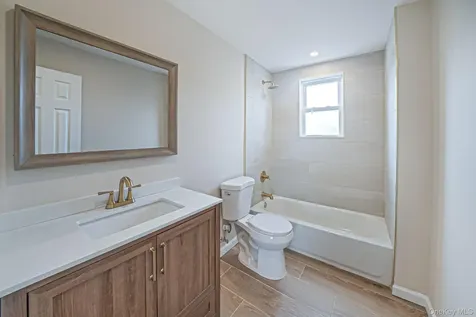 5 Cheryl Lane North Babylon NY 11703