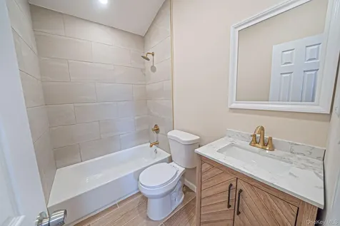 5 Cheryl Lane North Babylon NY 11703