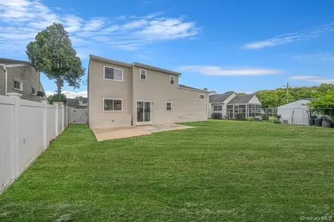 5 Cheryl Lane North Babylon NY 11703
