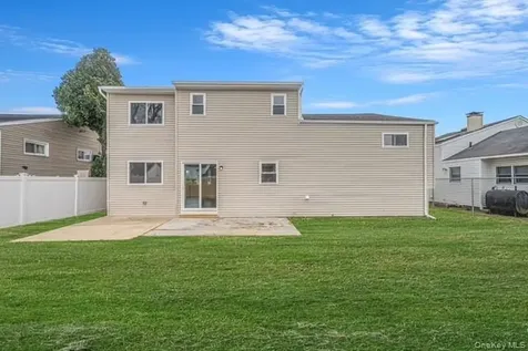 5 Cheryl Lane North Babylon NY 11703