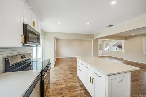 5 Cheryl Lane North Babylon NY 11703