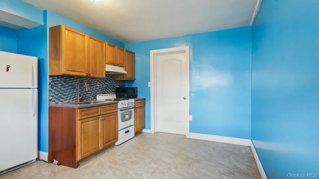 2733 Hone Avenue Bronx NY 10469