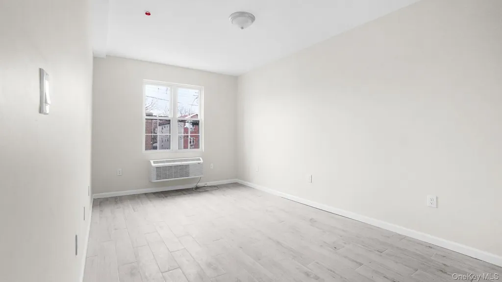 506 Van Nest Bronx NY 10460