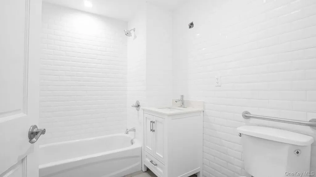506 Van Nest Bronx NY 10460