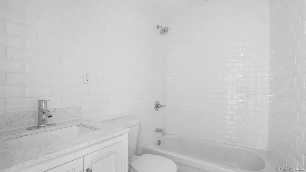 506 Van Nest Bronx NY 10460