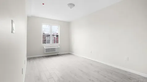 506 Van Nest Bronx NY 10460