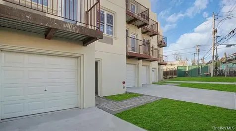506 Van Nest Bronx NY 10460