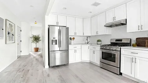 506 Van Nest Bronx NY 10460