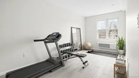 506 Van Nest Bronx NY 10460