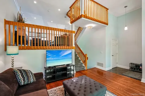 20 Aspen Court Nanuet NY 10954