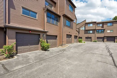 20 Aspen Court Nanuet NY 10954
