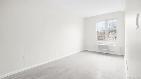 508 Van Nest Bronx NY 10460