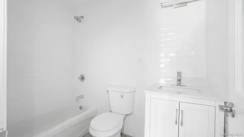 508 Van Nest Bronx NY 10460