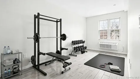 508 Van Nest Bronx NY 10460