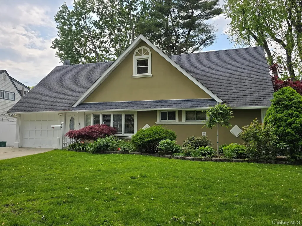 52 Mist Lane Westbury NY 11590