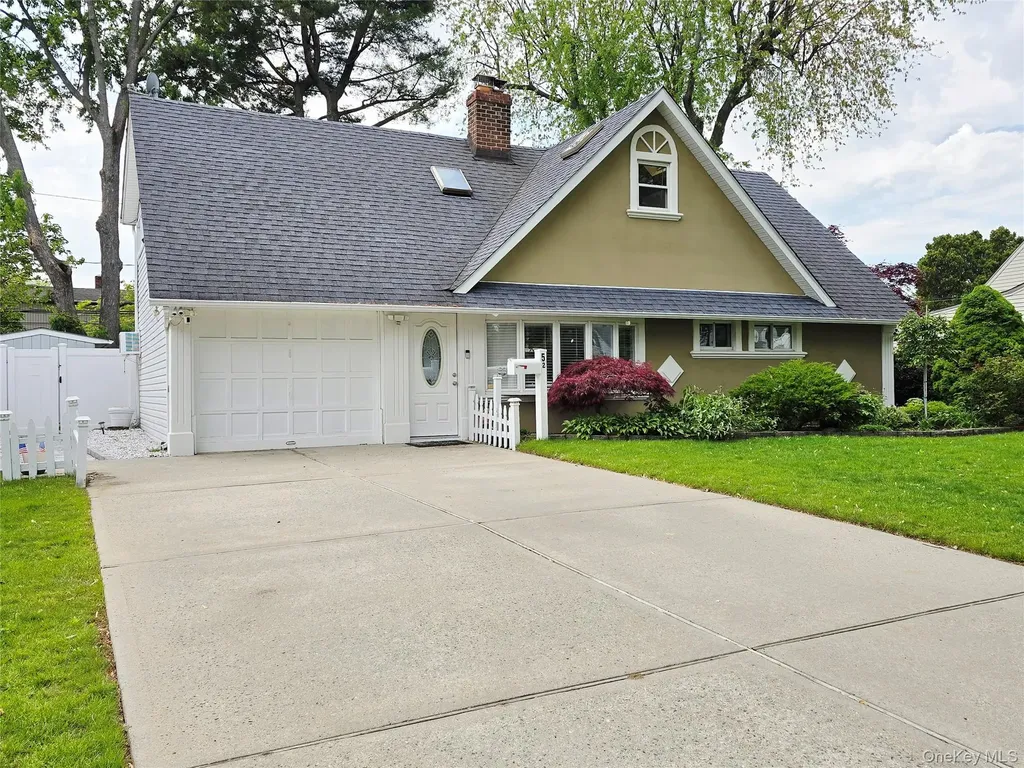 52 Mist Lane Westbury NY 11590
