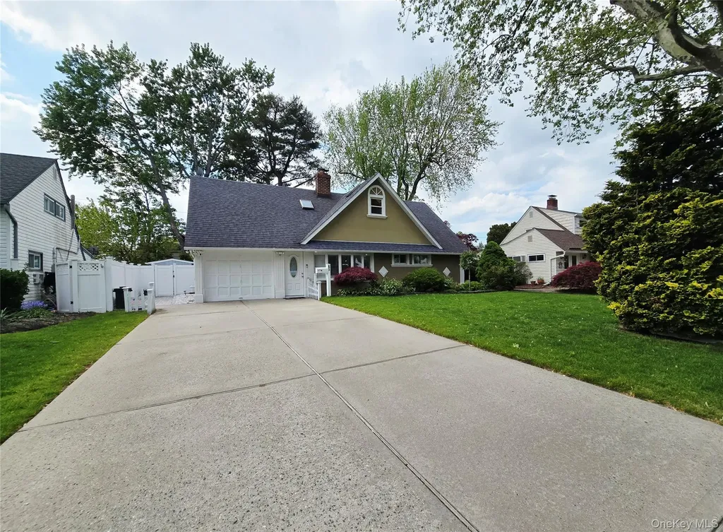 52 Mist Lane Westbury NY 11590
