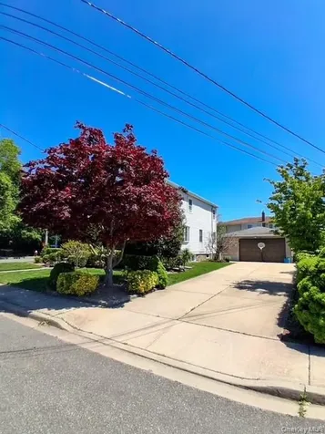 37 Acorn Place Lynbrook NY 11563