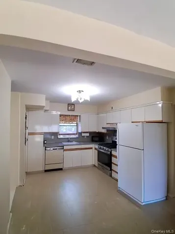 37 Acorn Place Lynbrook NY 11563
