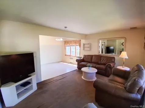37 Acorn Place Lynbrook NY 11563
